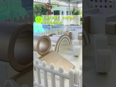 อุปกรณ์เล่นอ่อนสําหรับเด็กภายใน ศูนย์จัดเลี้ยงเด็กทองและขาว