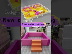 สีส้มเล่นน้ําอ่อนกับลูกบอล และสไลด์ สีชมพู สีแดงเล่นน้ําอ่อนในห้อง