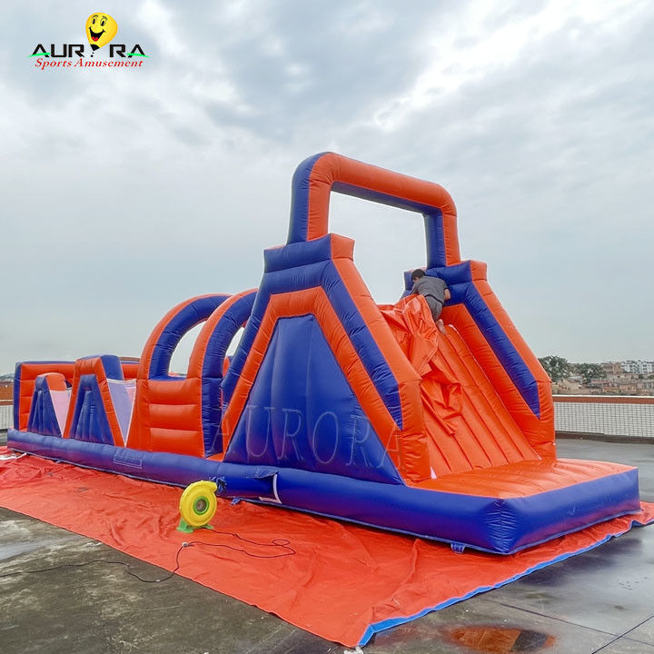 PVC Outdoor Inflatable Obstacle Course บ้านกระโดด ไม่เป็นพิษ สีแดง สีน้ําเงิน