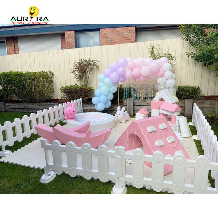 แพ็คเกจอุปกรณ์เล่นอ่อน ภายในบ้าน ให้เช่าสนามเล่น สีชมพูและสีขาว เด็กเล่นพาร์ตี้