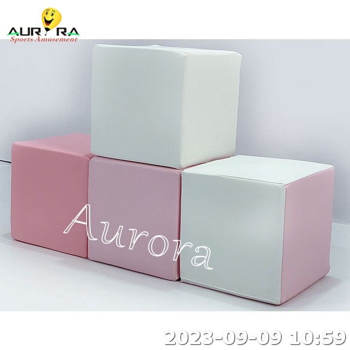 โซฟต์เพลย์ คารูเซล สีชมพู ศูนย์เล่นภายในอาณาเขตพร้อมกับ บอลปิต บอนส์เฮ้าส์