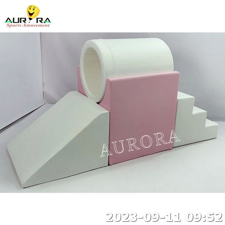 โซฟต์เพลย์ คารูเซล สีชมพู ศูนย์เล่นภายในอาณาเขตพร้อมกับ บอลปิต บอนส์เฮ้าส์