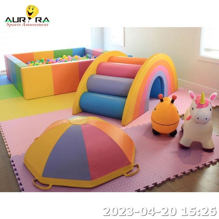 PU ผิวหนังเด็ก อุปกรณ์เล่นอ่อน ค้อนฟอง สนามเล่นภายใน บอล ปิท พูล สีฟ้า