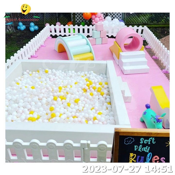 อุปกรณ์บอลปิท Pool รั้วเล่นอ่อนสําหรับเด็ก ขาว Soft Play บอลปิท