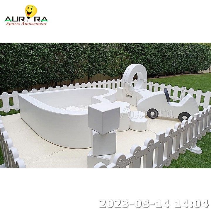 สีขาว เขียว เด็กเล่นอ่อน โบล็อกฟองเล่น Set With Ball Pit อุปกรณ์เล่นอ่อน
