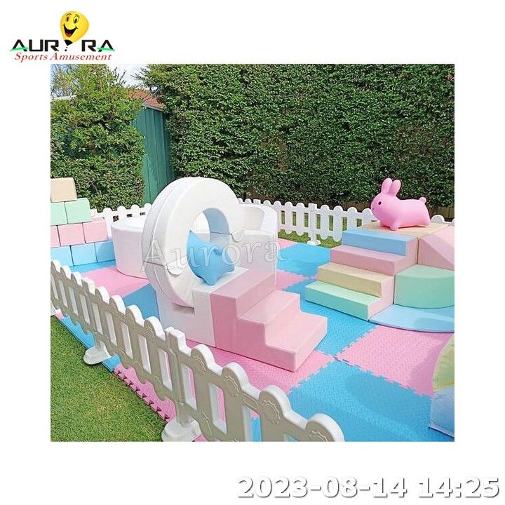 สีขาว เขียว เด็กเล่นอ่อน โบล็อกฟองเล่น Set With Ball Pit อุปกรณ์เล่นอ่อน