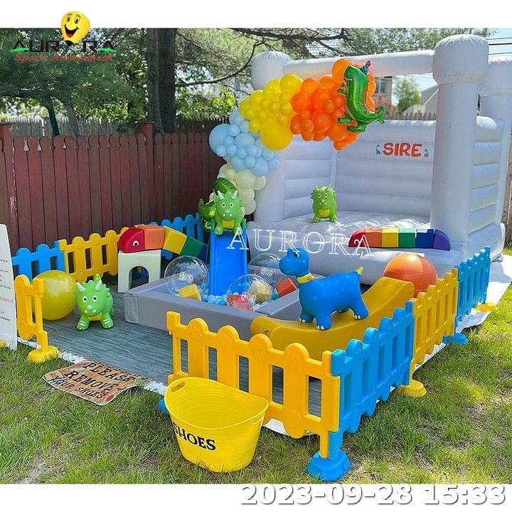 เด็กในห้องกลาง อุปกรณ์เล่นอ่อนแอกับ บ้านบอยสีฟ้า สําหรับเช่าปาร์ตี้