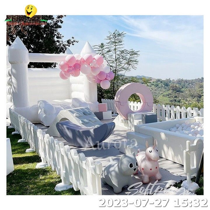สนามเด็กเล่นกลางแจ้ง Soft Play With Fence With White Bounce House ชุดเล่น Soft Play