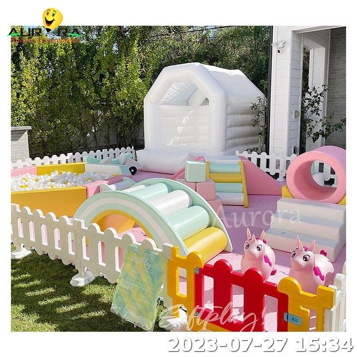 สนามเด็กเล่นกลางแจ้ง Soft Play With Fence With White Bounce House ชุดเล่น Soft Play