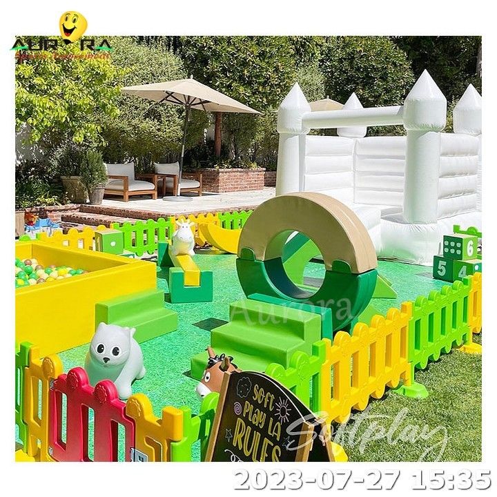 สนามเด็กเล่นกลางแจ้ง Soft Play With Fence With White Bounce House ชุดเล่น Soft Play