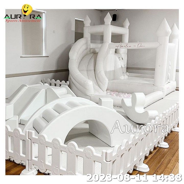 บอลกลางแจ้ง Pit เด็ก Soft Play Sets พื้นที่ภายใน บ้านกีฬา