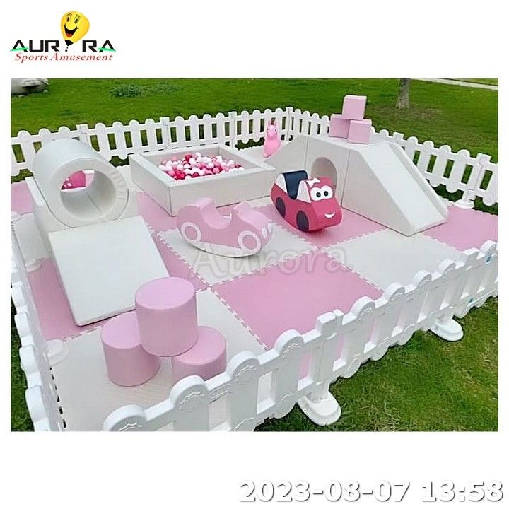 สีเฉลี่ย อุปกรณ์เล่นอ่อน อ่อนเล่นลูกบอล Pit With Slide Outdoor Pink
