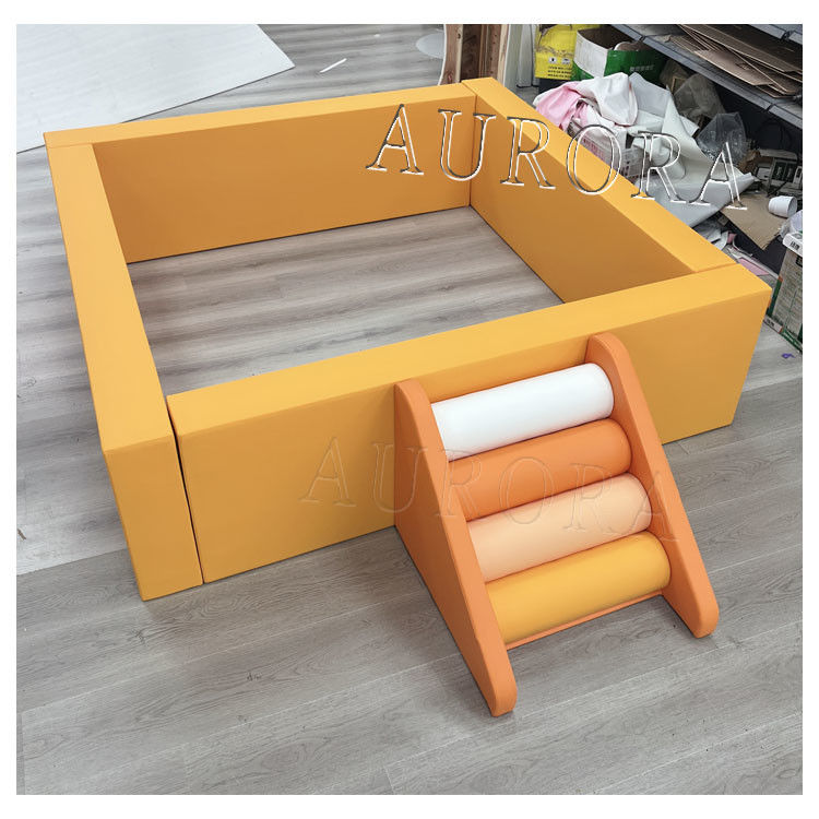 อุปกรณ์เล่นอ่อนสีส้มที่กําหนดเอง สนามเด็กเล่นกลางแจ้งภายในบ้าน พร้อมถ้ําลูกบอล